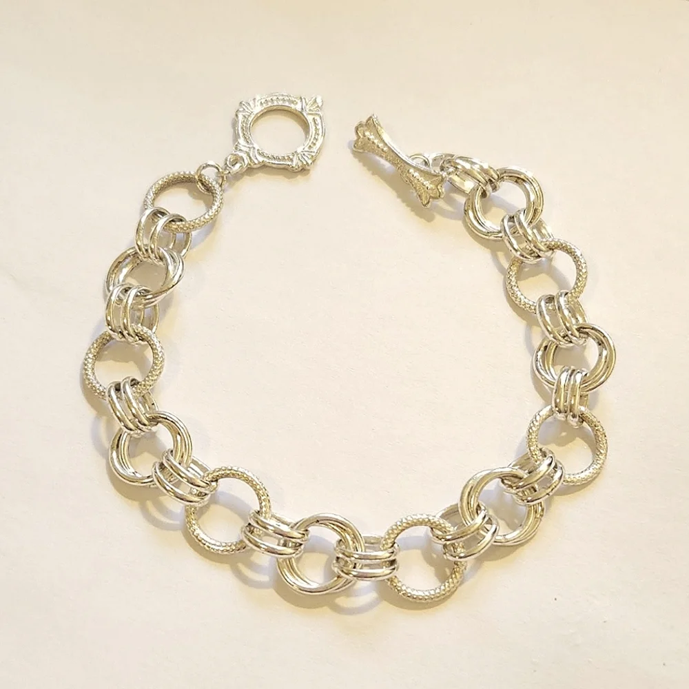 Unique Silver Plated Textured Double Circle Linked Chain Bracelet 7 1/4